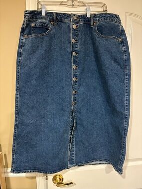NWOT- Universal Thread Straight-Leg Denim Skirt in Dark Blue